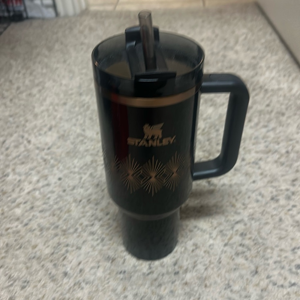 Stanley 40oz Quencher in Black Gloss Deco